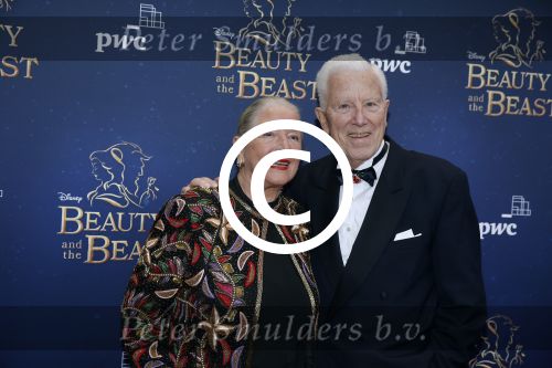 Scheveningen 13 december 2015
Premiere beauty and the beast met castleden oa Anouk Maas Freek Bartels Edwin Jonker Tony Neef Hugo Haenen en Loeki Knol.
Premiere vond plaats in het circustheater. Albert Verlinde is producent.
Paul v Gorcum met zijn vrouw Lenie