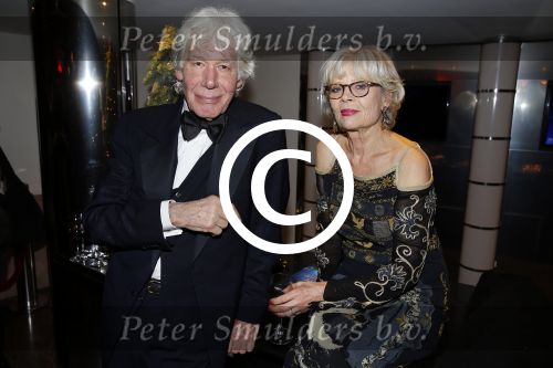 Scheveningen 13 december 2015
Premiere beauty and the beast met castleden oa Anouk Maas Freek Bartels Edwin Jonker Tony Neef Hugo Haenen en Loeki Knol.
Premiere vond plaats in het circustheater. Albert Verlinde is producent.
Paul v Vliet met zijn vrouw