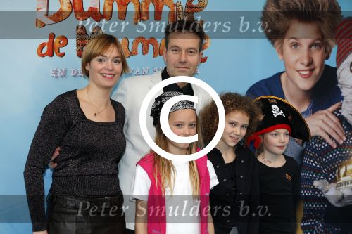 Amsterdam 6 december 2015
Premiere Dummie de Mummie in theater Amsterdam.
Pim v Hoeve met gezin