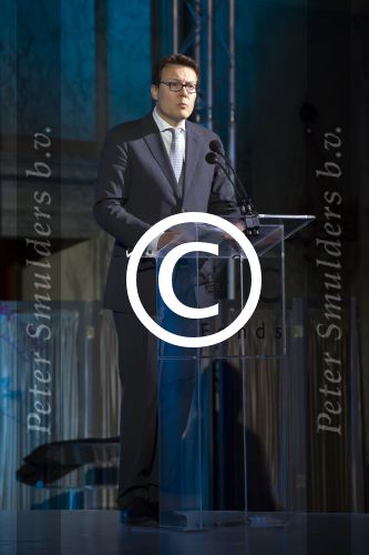Koninklijke Familie bij uitreiking Prins Claus Prijs 2015 in het Koninklijk Paleis op de Dam. De Prins Claus Prijzen worden door het Prins Claus Fonds voor Cultuur en Ontwikkeling sinds 1997 jaarlijks toegekend aan kunstenaars, denkers en culturele organisaties. 

Royal Family at ceremony Prince Claus Award in 2015 at the Royal Palace on Dam Square. The Prince Claus Awards are presented by the Prince Claus Fund for Culture and Development since 1997 awarded annually to artists, thinkers and cultural organizations.

OP de foto / On the photo:   prins Constantijn