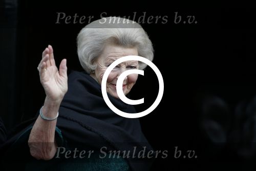 Amsterdam 2 december 2015
Koninklijke Familie bij uitreiking Prins Claus Prijs 2015 in het Koninklijk Paleis op de Dam. De Prins Claus Prijzen worden door het Prins Claus Fonds voor Cultuur en Ontwikkeling sinds 1997 jaarlijks toegekend aan kunstenaars, denkers en culturele organisaties. Aanwezig Koning Willem Alexander koningin Maxima Prins Constantijn Prinses Beatrix Prinses Laurentien en Prinses Mabel
