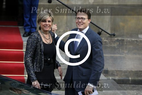Amsterdam 2 december 2015
Koninklijke Familie bij uitreiking Prins Claus Prijs 2015 in het Koninklijk Paleis op de Dam. De Prins Claus Prijzen worden door het Prins Claus Fonds voor Cultuur en Ontwikkeling sinds 1997 jaarlijks toegekend aan kunstenaars, denkers en culturele organisaties. Aanwezig Koning Willem Alexander koningin Maxima Prins Constantijn Prinses Beatrix Prinses Laurentien en Prinses Mabel