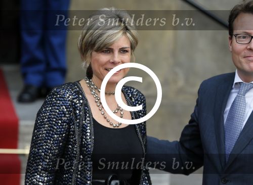 Amsterdam 2 december 2015
Koninklijke Familie bij uitreiking Prins Claus Prijs 2015 in het Koninklijk Paleis op de Dam. De Prins Claus Prijzen worden door het Prins Claus Fonds voor Cultuur en Ontwikkeling sinds 1997 jaarlijks toegekend aan kunstenaars, denkers en culturele organisaties. Aanwezig Koning Willem Alexander koningin Maxima Prins Constantijn Prinses Beatrix Prinses Laurentien en Prinses Mabel