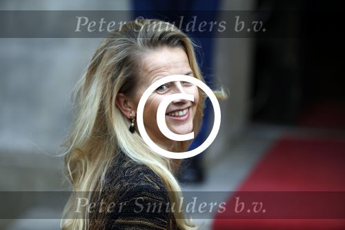 Amsterdam 2 december 2015
Koninklijke Familie bij uitreiking Prins Claus Prijs 2015 in het Koninklijk Paleis op de Dam. De Prins Claus Prijzen worden door het Prins Claus Fonds voor Cultuur en Ontwikkeling sinds 1997 jaarlijks toegekend aan kunstenaars, denkers en culturele organisaties. Aanwezig Koning Willem Alexander koningin Maxima Prins Constantijn Prinses Beatrix Prinses Laurentien en Prinses Mabel
