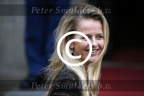 Amsterdam 2 december 2015
Koninklijke Familie bij uitreiking Prins Claus Prijs 2015 in het Koninklijk Paleis op de Dam. De Prins Claus Prijzen worden door het Prins Claus Fonds voor Cultuur en Ontwikkeling sinds 1997 jaarlijks toegekend aan kunstenaars, denkers en culturele organisaties. Aanwezig Koning Willem Alexander koningin Maxima Prins Constantijn Prinses Beatrix Prinses Laurentien en Prinses Mabel