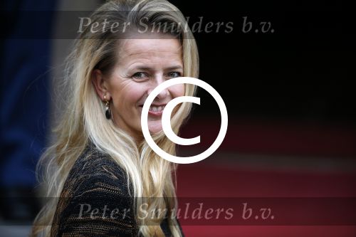 Amsterdam 2 december 2015
Koninklijke Familie bij uitreiking Prins Claus Prijs 2015 in het Koninklijk Paleis op de Dam. De Prins Claus Prijzen worden door het Prins Claus Fonds voor Cultuur en Ontwikkeling sinds 1997 jaarlijks toegekend aan kunstenaars, denkers en culturele organisaties. Aanwezig Koning Willem Alexander koningin Maxima Prins Constantijn Prinses Beatrix Prinses Laurentien en Prinses Mabel