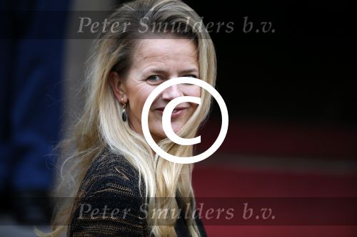 Amsterdam 2 december 2015
Koninklijke Familie bij uitreiking Prins Claus Prijs 2015 in het Koninklijk Paleis op de Dam. De Prins Claus Prijzen worden door het Prins Claus Fonds voor Cultuur en Ontwikkeling sinds 1997 jaarlijks toegekend aan kunstenaars, denkers en culturele organisaties. Aanwezig Koning Willem Alexander koningin Maxima Prins Constantijn Prinses Beatrix Prinses Laurentien en Prinses Mabel