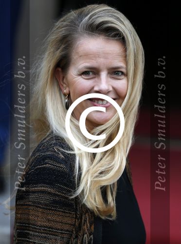Amsterdam 2 december 2015
Koninklijke Familie bij uitreiking Prins Claus Prijs 2015 in het Koninklijk Paleis op de Dam. De Prins Claus Prijzen worden door het Prins Claus Fonds voor Cultuur en Ontwikkeling sinds 1997 jaarlijks toegekend aan kunstenaars, denkers en culturele organisaties. Aanwezig Koning Willem Alexander koningin Maxima Prins Constantijn Prinses Beatrix Prinses Laurentien en Prinses Mabel