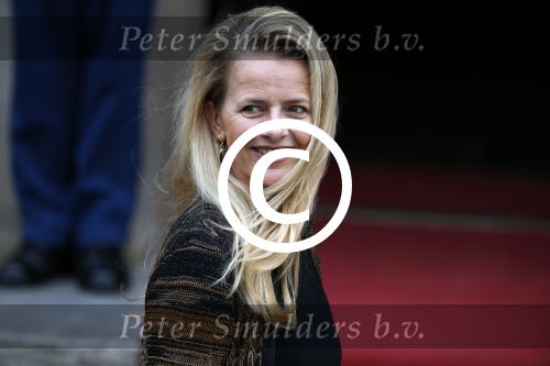 Amsterdam 2 december 2015
Koninklijke Familie bij uitreiking Prins Claus Prijs 2015 in het Koninklijk Paleis op de Dam. De Prins Claus Prijzen worden door het Prins Claus Fonds voor Cultuur en Ontwikkeling sinds 1997 jaarlijks toegekend aan kunstenaars, denkers en culturele organisaties. Aanwezig Koning Willem Alexander koningin Maxima Prins Constantijn Prinses Beatrix Prinses Laurentien en Prinses Mabel