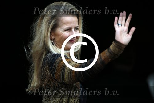 Amsterdam 2 december 2015
Koninklijke Familie bij uitreiking Prins Claus Prijs 2015 in het Koninklijk Paleis op de Dam. De Prins Claus Prijzen worden door het Prins Claus Fonds voor Cultuur en Ontwikkeling sinds 1997 jaarlijks toegekend aan kunstenaars, denkers en culturele organisaties. Aanwezig Koning Willem Alexander koningin Maxima Prins Constantijn Prinses Beatrix Prinses Laurentien en Prinses Mabel