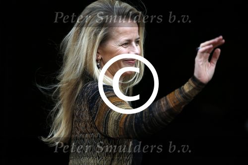 Amsterdam 2 december 2015
Koninklijke Familie bij uitreiking Prins Claus Prijs 2015 in het Koninklijk Paleis op de Dam. De Prins Claus Prijzen worden door het Prins Claus Fonds voor Cultuur en Ontwikkeling sinds 1997 jaarlijks toegekend aan kunstenaars, denkers en culturele organisaties. Aanwezig Koning Willem Alexander koningin Maxima Prins Constantijn Prinses Beatrix Prinses Laurentien en Prinses Mabel