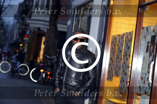 Amsterdam 4 januari 2016
Regilio Tuur ontmoet Ruud Gullit en Dirk Zeelenberg op de cornelis schuytstraat.