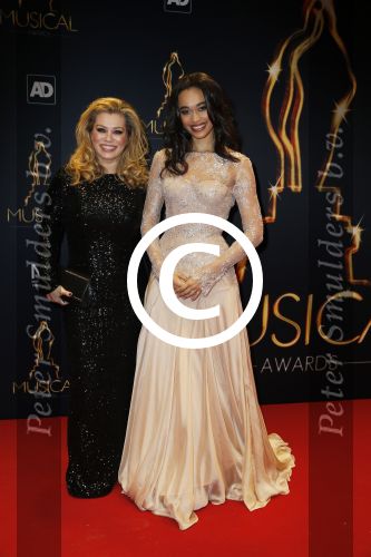 Utrecht 6 januari 2016
Uitreiking musical awards in het beatrixtheater.
Romy Monteiro met moeder Antje Monteiro