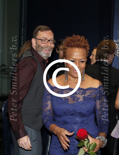 Scheveningen 13 december 2015
Premiere Beauty & the beast in het circustheater.
Ruth Jacott met ...