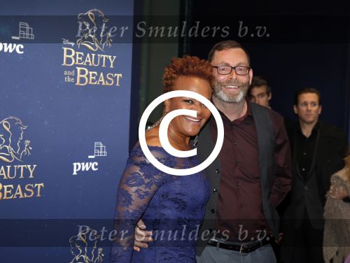 Scheveningen 13 december 2015
Premiere Beauty & the beast in het circustheater.
Ruth Jacott met ...