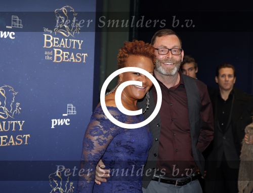 Scheveningen 13 december 2015
Premiere Beauty & the beast in het circustheater.
Ruth Jacott met ...