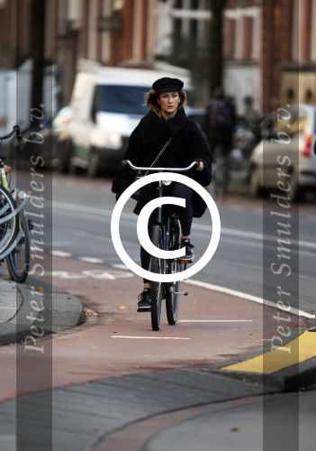 Amsterdam 9 december 2015
Saar Koningsbergen op de fiets.
