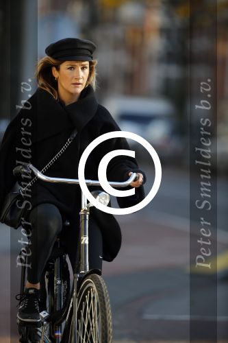 Amsterdam 9 december 2015
Saar Koningsbergen op de fiets.
