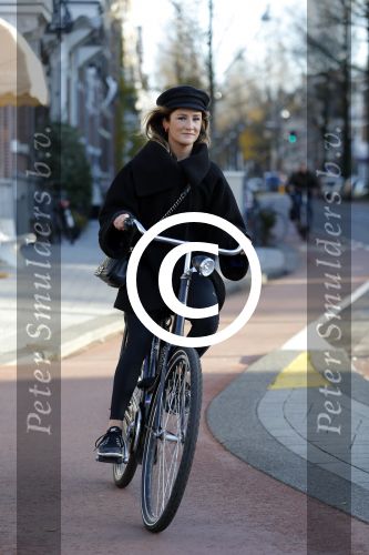Amsterdam 9 december 2015
Saar Koningsbergen op de fiets.
