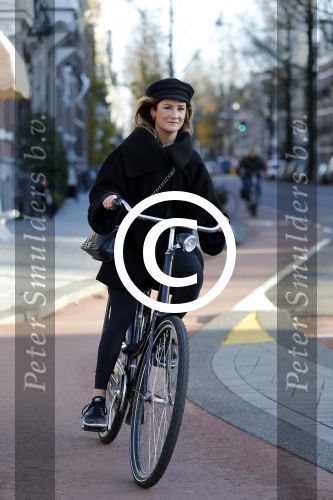 Amsterdam 9 december 2015
Saar Koningsbergen op de fiets.