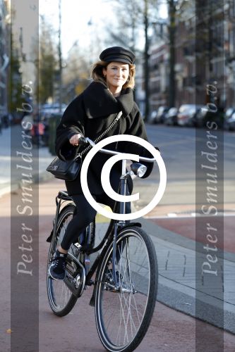 Amsterdam 9 december 2015
Saar Koningsbergen op de fiets.