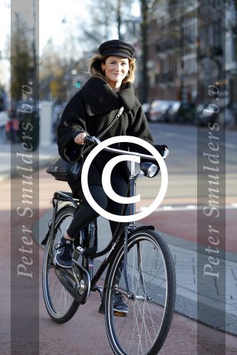 Amsterdam 9 december 2015
Saar Koningsbergen op de fiets.