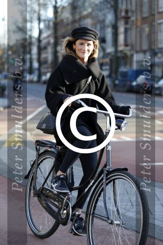 Amsterdam 9 december 2015
Saar Koningsbergen op de fiets.