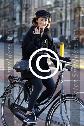 Amsterdam 9 december 2015
Saar Koningsbergen op de fiets.