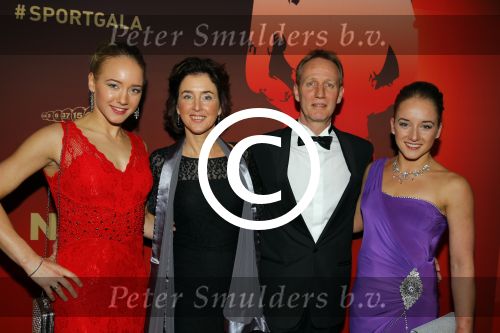 Amsterdam 15 december 2015
Sportgala/ sportverkiezing sportman en sportvrouw van het jaar in de Rai.
Sanne en Lieke Wevers met hun ouders