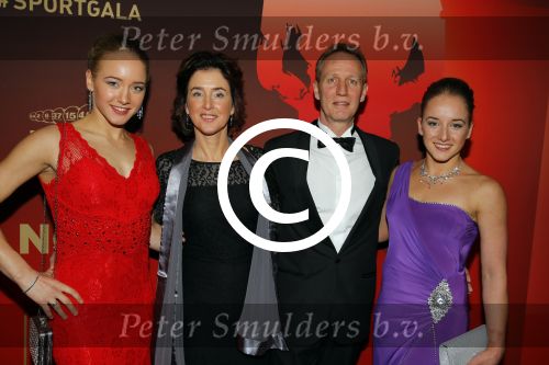 Amsterdam 15 december 2015
Sportgala/ sportverkiezing sportman en sportvrouw van het jaar in de Rai.
Sanne en Lieke Wevers met hun ouders