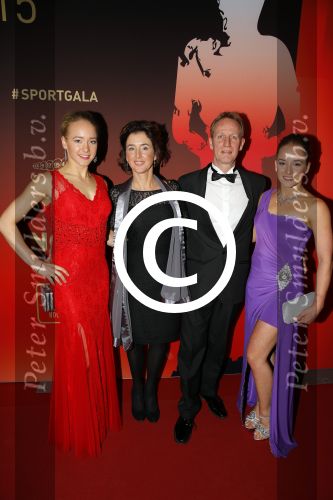 Amsterdam 15 december 2015
Sportgala/ sportverkiezing sportman en sportvrouw van het jaar in de Rai.
Sanne en Lieke Wevers met hun ouders