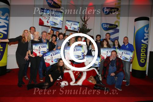 Hilversum 7 december 2015
Event Sky radio met kerstboom. De olgende bn ers doe mee.
 Xander de BuisonjÃ© & Sharon Doorson (dance4life), Barry Atsma (Diabetes Fonds) & Do (Stichting DON), Mari van de Ven & Dyanne Beekman (Hartstichting), Beau Schneider & Ruud Feltkamp (KWF Kankerbestrijding), Roel van Velzen & Roos MoggrÃ© (MasterPeace), Anouk Smulders & ManuÃ«la Kemp (Ruby and Rose), Ellen ten Damme & Henk Schiffmacher (Stichting Vluchteling), Bartho Braat & Lone van Roosendaal (Trombosestichting) en Danny de Munk & Vivian Reijs (Voedselbanken Nederland).
Vakjury
De vakjury bestaat dit jaar uit voorzitter Nance Coolen (presentatrice en winnares van CTFC 2014), Fred van Leer (kledingstylist en presentator) en Pascal Koeleman (ondernemer en jurylid van SBS 6\' Hollands Beste Bloemstylis