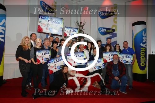 Hilversum 7 december 2015
Event Sky radio met kerstboom. De olgende bn ers doe mee.
 Xander de BuisonjÃ© & Sharon Doorson (dance4life), Barry Atsma (Diabetes Fonds) & Do (Stichting DON), Mari van de Ven & Dyanne Beekman (Hartstichting), Beau Schneider & Ruud Feltkamp (KWF Kankerbestrijding), Roel van Velzen & Roos MoggrÃ© (MasterPeace), Anouk Smulders & ManuÃ«la Kemp (Ruby and Rose), Ellen ten Damme & Henk Schiffmacher (Stichting Vluchteling), Bartho Braat & Lone van Roosendaal (Trombosestichting) en Danny de Munk & Vivian Reijs (Voedselbanken Nederland).
Vakjury
De vakjury bestaat dit jaar uit voorzitter Nance Coolen (presentatrice en winnares van CTFC 2014), Fred van Leer (kledingstylist en presentator) en Pascal Koeleman (ondernemer en jurylid van SBS 6\' Hollands Beste Bloemstylis