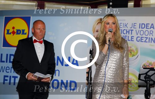 Hoorn 15 december 2015
Boek presentatie Sonja Bakker . Al har kinderen en man Jan Reus zijn aanwezig.
