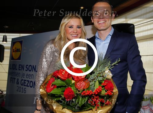 Hoorn 15 december 2015
Boek presentatie Sonja Bakker . Al har kinderen en man Jan Reus zijn aanwezig.