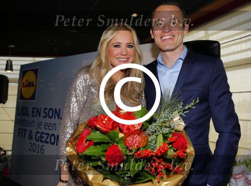Hoorn 15 december 2015
Boek presentatie Sonja Bakker . Al har kinderen en man Jan Reus zijn aanwezig.