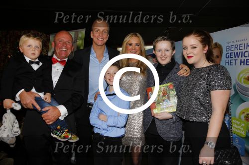 Hoorn 15 december 2015
Boek presentatie Sonja Bakker . Al har kinderen en man Jan Reus zijn aanwezig.