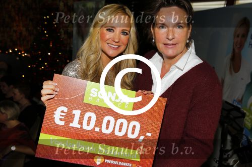 Hoorn 15 december 2015
Boek presentatie Sonja Bakker . Al har kinderen en man Jan Reus zijn aanwezig.