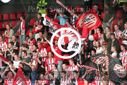 Enschede, 2 April 2011, FC Twente - PSV. Uitslag 0-2. 
PSV supporters voor aanvang van de topper.