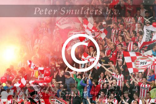 Enschede, 2 April 2011 FC Twente - PSV. Uitslag 0-2. Aan de PSV supporters lag het niet, de sfeer was geweldig tenminste in het begin.