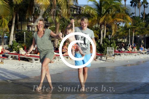 Curacao 31 december 2015
Thomas Berge met Myrthe Milius en hun zoon Jack op Curacao.