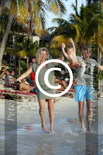 Curacao 31 december 2015
Thomas Berge met Myrthe Milius en hun zoon Jack op Curacao.