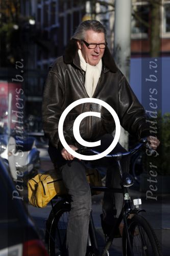 Amsterdam 9 december 2015 
Ursul de Geer op de fiets in amsterdam zuid