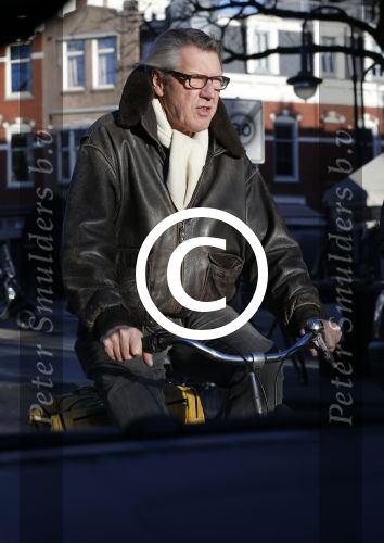 Amsterdam 9 december 2015 
Ursul de Geer op de fiets in amsterdam zuid