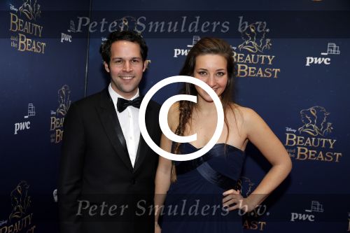 Scheveningen 13 december 2015
Premiere Beauty & the beast in het circustheater.
illusionist met vriendin. Victor Mids