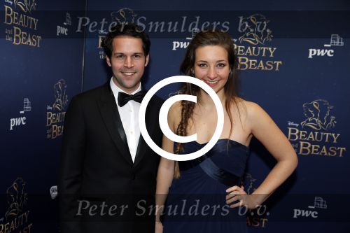 Scheveningen 13 december 2015
Premiere Beauty & the beast in het circustheater.
illusionist met vriendin. Victor Mids