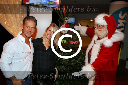 Hilversum 7 december 2015
Event Sky radio met kerstboom. De olgende bn ers doe mee.
 Xander de BuisonjÃ© & Sharon Doorson (dance4life), Barry Atsma (Diabetes Fonds) & Do (Stichting DON), Mari van de Ven & Dyanne Beekman (Hartstichting), Beau Schneider & Ruud Feltkamp (KWF Kankerbestrijding), Roel van Velzen & Roos MoggrÃ© (MasterPeace), Anouk Smulders & ManuÃ«la Kemp (Ruby and Rose), Ellen ten Damme & Henk Schiffmacher (Stichting Vluchteling), Bartho Braat & Lone van Roosendaal (Trombosestichting) en Danny de Munk & Vivian Reijs (Voedselbanken Nederland).
Vakjury
De vakjury bestaat dit jaar uit voorzitter Nance Coolen (presentatrice en winnares van CTFC 2014), Fred van Leer (kledingstylist en presentator) en Pascal Koeleman (ondernemer en jurylid van SBS 6\' Hollands Beste Bloemstylis