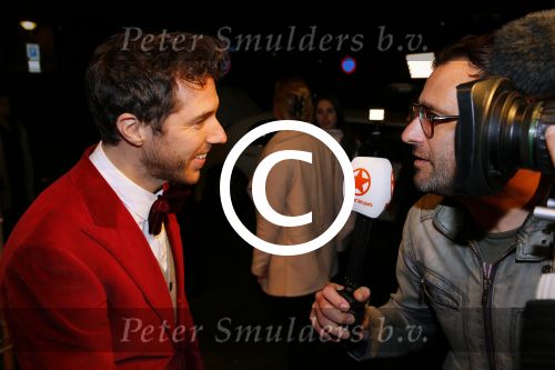 Gouda 7 december 2015
Premiere Robert Long in de schouwburg van Gouda.
William Spaaij met journalist SBS shownieuws