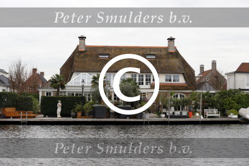 Aalsmeer 2 december 2015
Gerard Joling zou het huis van zijn manager Wino Omtzgt hebben gekocht.