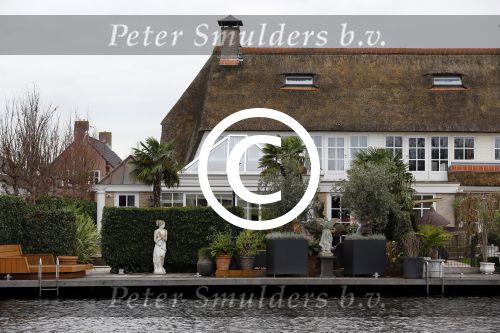 Aalsmeer 2 december 2015
Gerard Joling zou het huis van zijn manager Wino Omtzgt hebben gekocht.